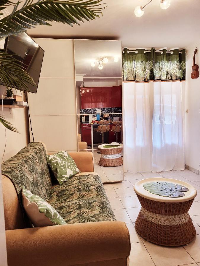 Le studio TAHITI 4 pers 600m de la plage la favière Bormes-les-Mimosas Extérieur photo
